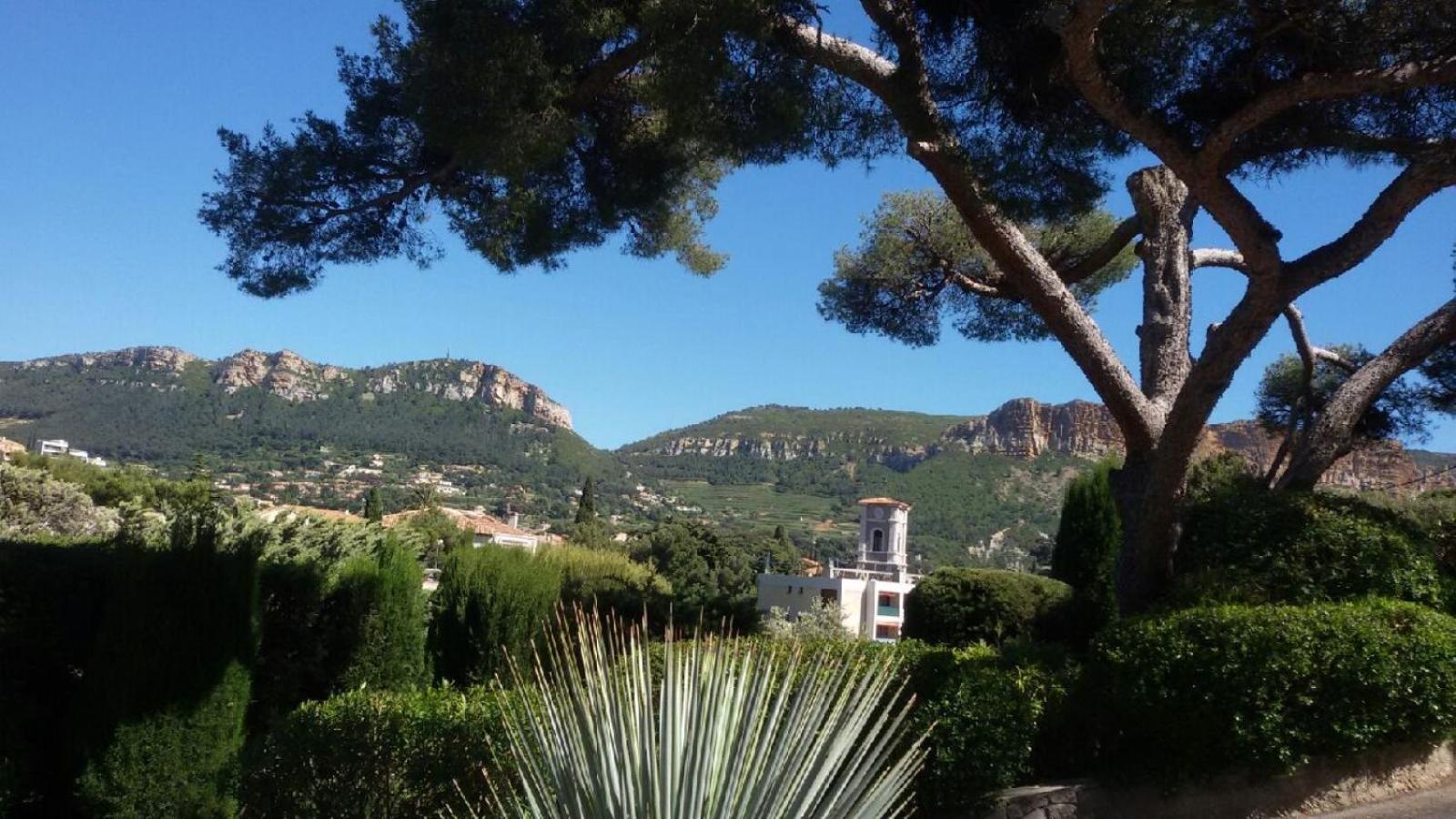 Cassis Centre- Entre Falaise Et Port Exterior foto