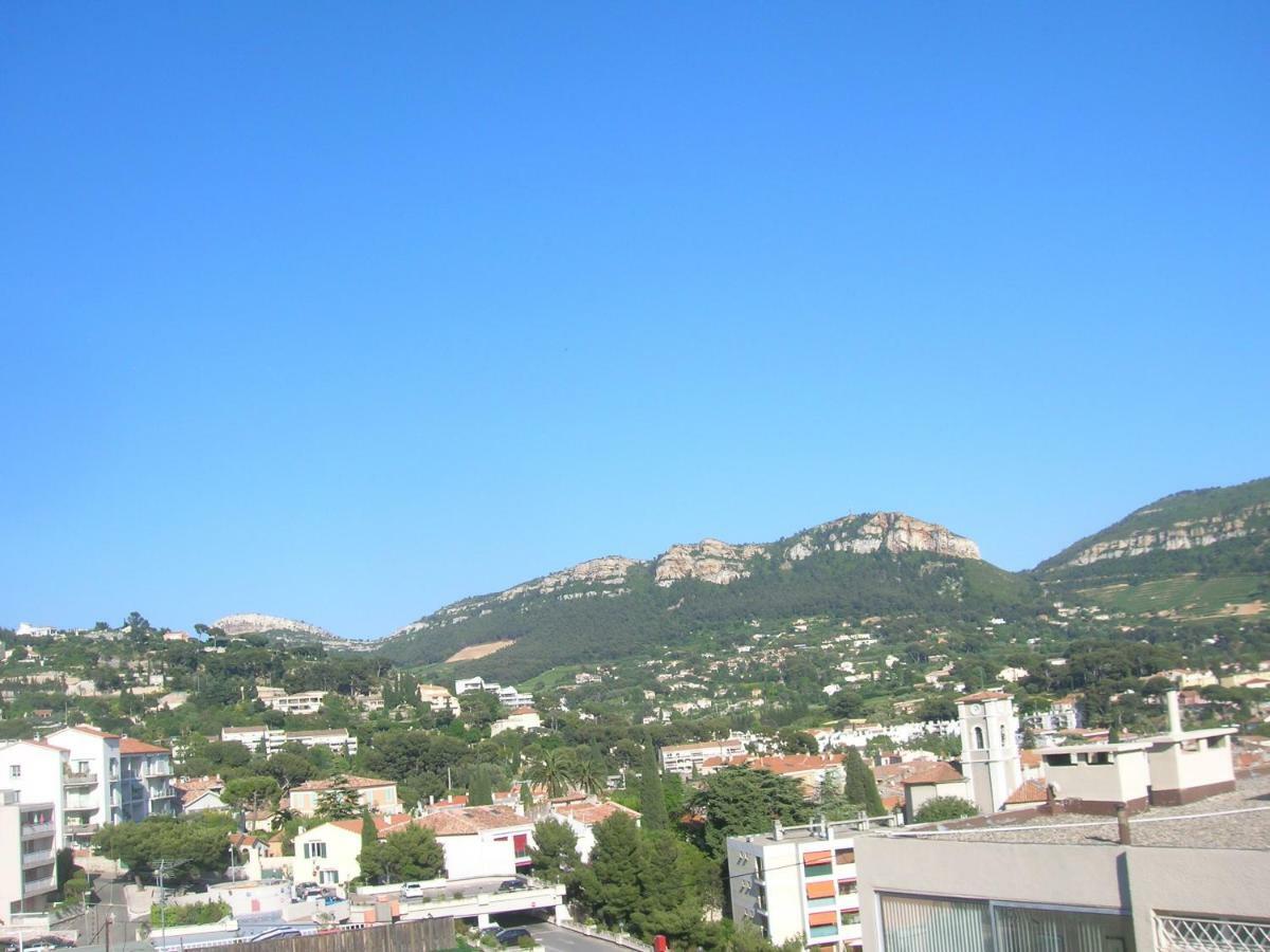 Cassis Centre- Entre Falaise Et Port Exterior foto