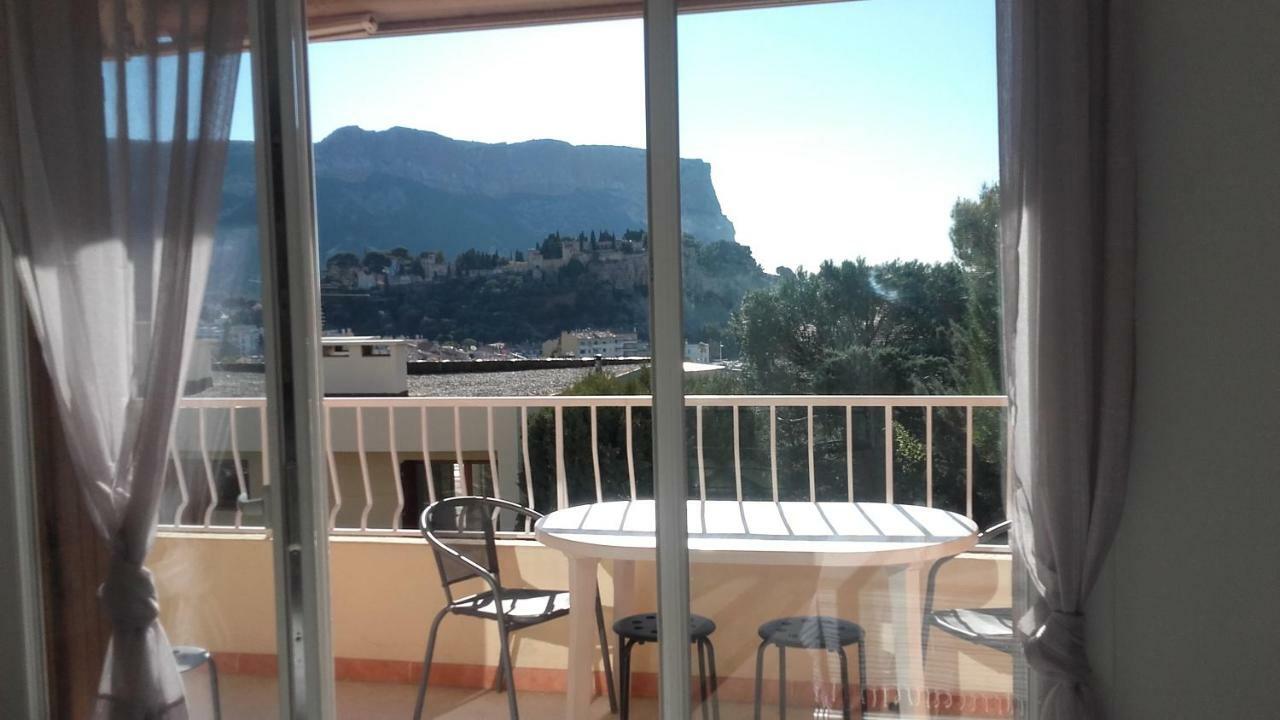 Cassis Centre- Entre Falaise Et Port Exterior foto