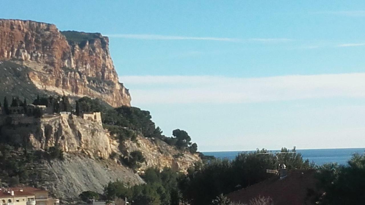 Cassis Centre- Entre Falaise Et Port Exterior foto